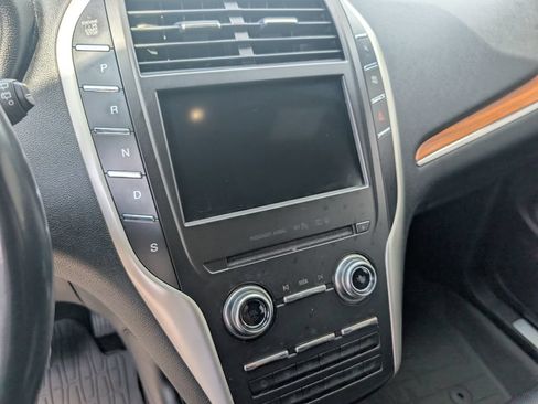 Used 2018 Lincoln MKC Reserve FWD image 17