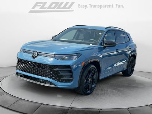 New 2026 Volkswagen Tiguan SE R-Line FWD image 3