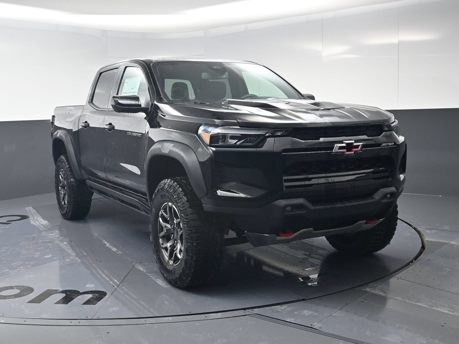 New 2026 Chevrolet Colorado ZR2 w/ Technology Package AWD/4WD image 3