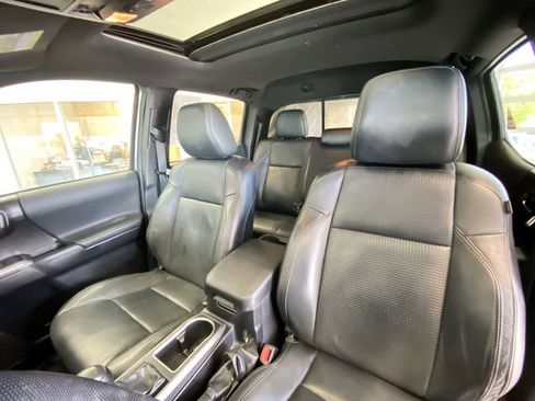 Used 2020 Toyota Tacoma TRD Off-Road w/ TRD Premium Off Road Package AWD/4WD image 14