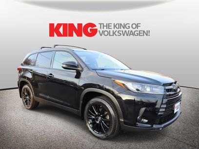 Used 2019 Toyota Highlander SE w/ Nightshade Edition