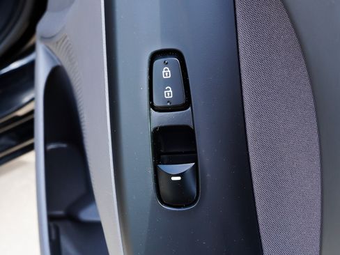 Used 2016 Hyundai Elantra SE w/ Option Group 02 FWD image 24