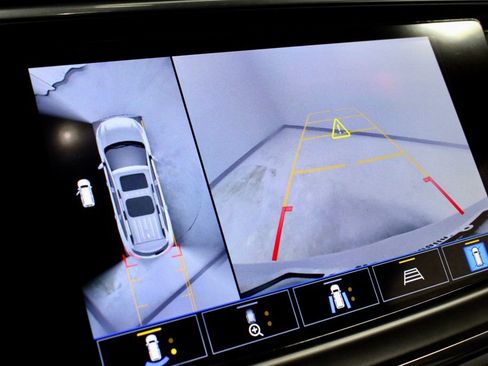 Used 2024 Buick Enclave Premium AWD/4WD image 2