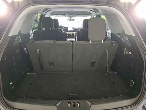 Used 2023 Ford Explorer XLT AWD/4WD image 35
