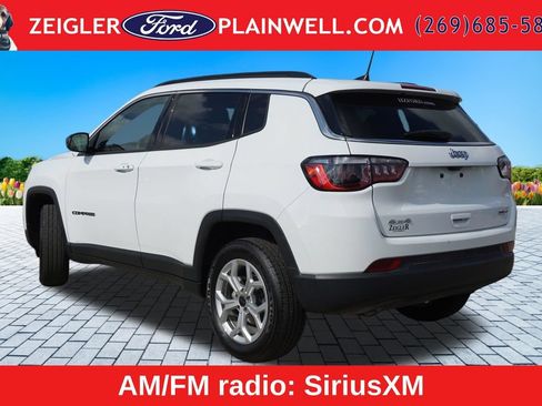 Used 2025 Jeep Compass Latitude AWD/4WD image 3