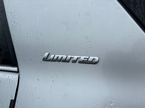 Used 2017 Toyota 4Runner Limited AWD/4WD image 6