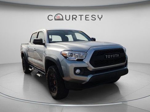 Used 2023 Toyota Tacoma SR5 image 3