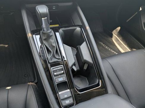 Used 2024 Honda Accord Touring image 27