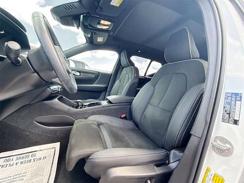 Used 2023 Volvo XC40 Recharge Plus image 23