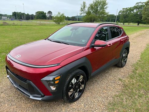Used 2025 Hyundai Kona SEL FWD image 4