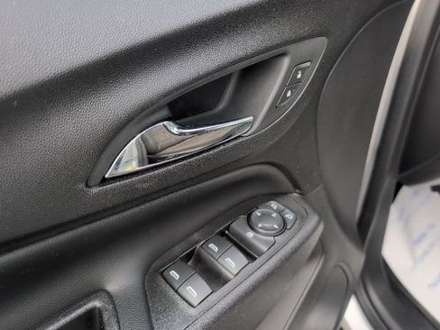 Used 2020 Chevrolet Equinox LT w/ Driver Convenience Package FWD image 18
