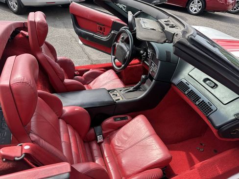 Used 1991 Chevrolet Corvette Convertible RWD image 17