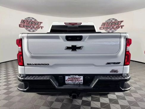 Used 2024 Chevrolet Silverado 1500 ZR2 w/ Technology Package image 6