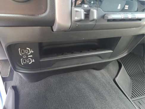 Used 2024 RAM 2500 Big Horn AWD/4WD image 12