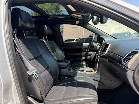 Used 2015 Jeep Grand Cherokee Limited w/ Luxury Group II AWD/4WD image 10