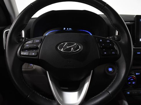 Certified 2025 Hyundai Venue SEL FWD image 19