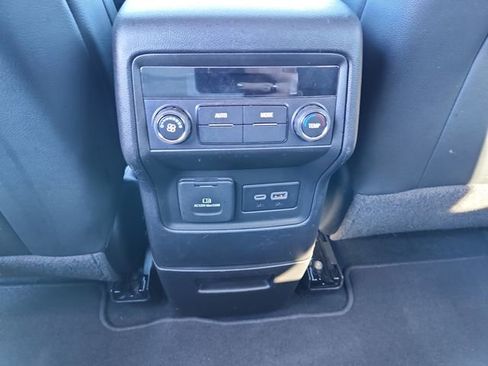 Used 2023 GMC Acadia SLT image 31