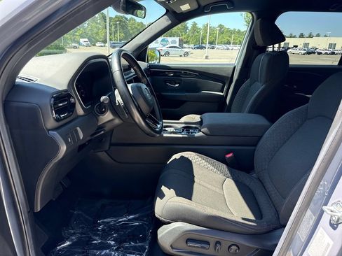 Used 2025 Honda Pilot Sport image 13