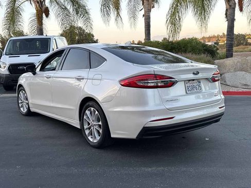 Used 2020 Ford Fusion SE image 4
