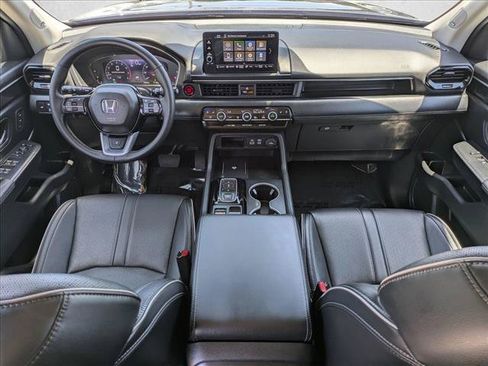 Used 2025 Honda Pilot Elite image 16