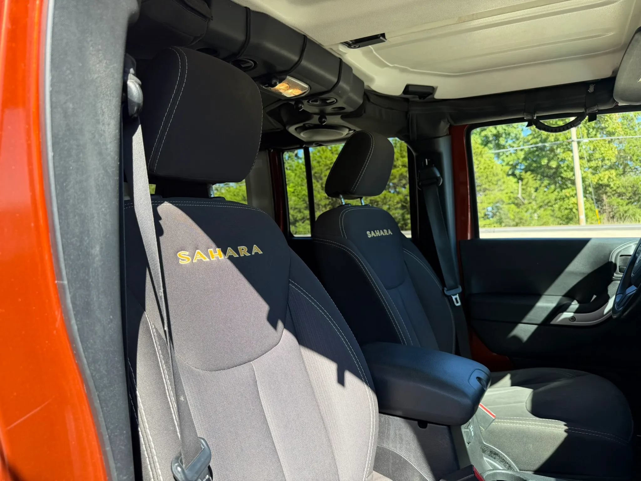 Used 2014 Jeep Wrangler Unlimited Sahara w/ Connectivity Group AWD/4WD image 45