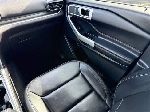 Used 2021 Ford Explorer XLT w/ Equipment Group 202A image 16