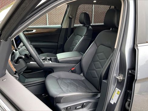 Certified 2024 Volkswagen Atlas SE w/ Panoramic Sunroof Package image 23