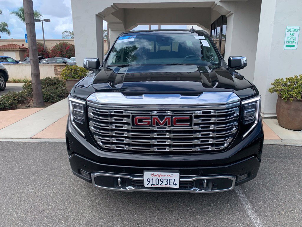 Used 2025 GMC Sierra 1500 Denali AWD/4WD image 3
