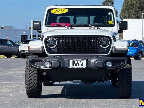 Used 2025 Jeep Gladiator Willys image 9