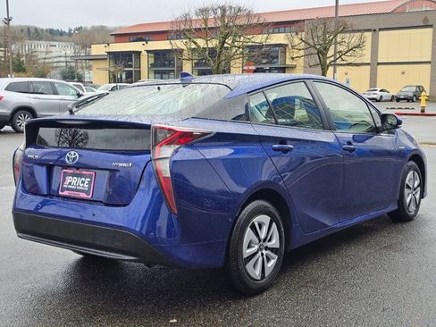 Used 2017 Toyota Prius Three image 5