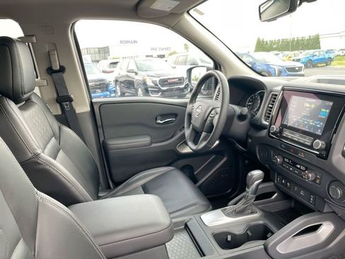 Used 2024 Nissan Frontier SL w/ Technology Package RWD image 18