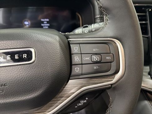 Used 2024 Jeep Wagoneer L Series II w/ Flexible Seating Group image 13