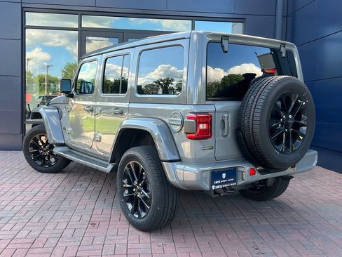 Used 2023 Jeep Wrangler Unlimited Sahara AWD/4WD image 3