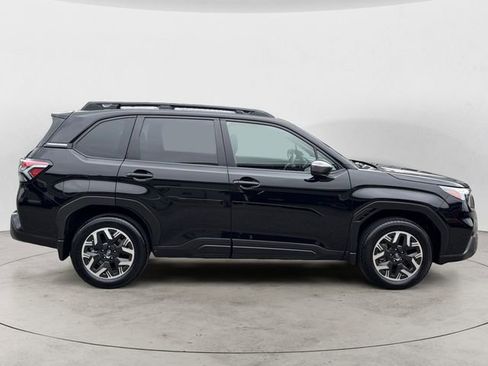 Certified 2025 Subaru Forester Premium AWD/4WD image 6