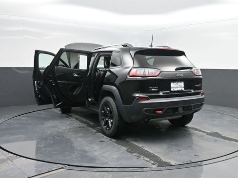 Used 2019 Jeep Cherokee Trailhawk w/ Cold Weather Group image 44