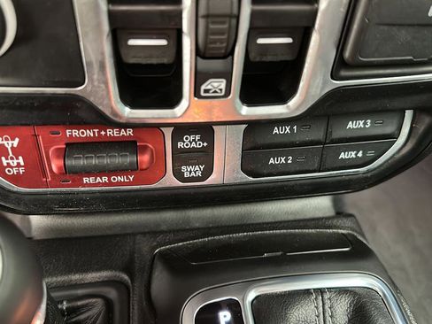 Used 2024 Jeep Wrangler Unlimited Rubicon 4xe AWD/4WD image 22