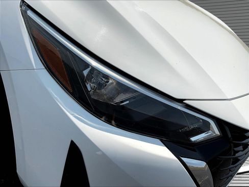 Used 2025 Nissan Sentra SV FWD image 28