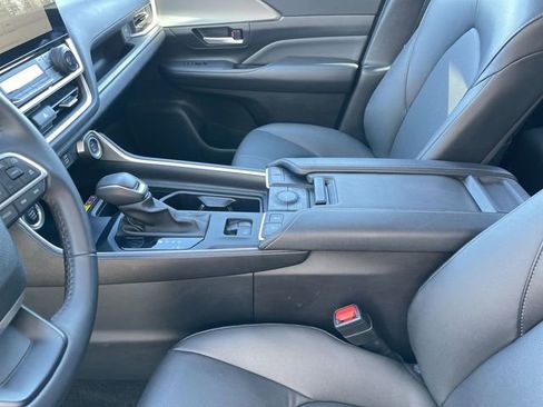 Used 2025 Toyota Grand Highlander image 20