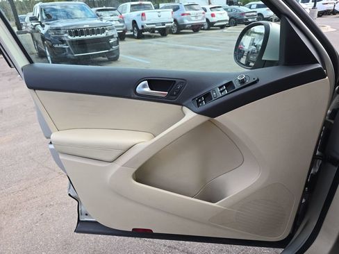 Used 2012 Volkswagen Tiguan SE image 28