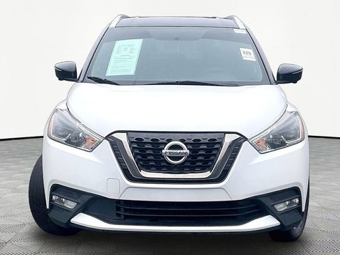 Used 2018 Nissan Kicks SR image 2