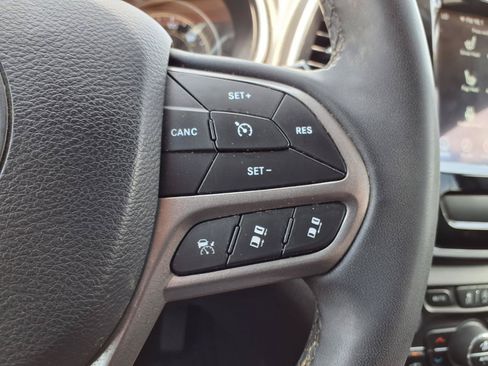 Used 2022 Jeep Cherokee Limited AWD/4WD image 18