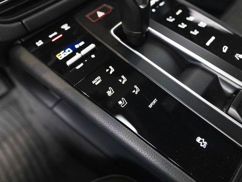 Certified 2026 Porsche Macan AWD/4WD image 23
