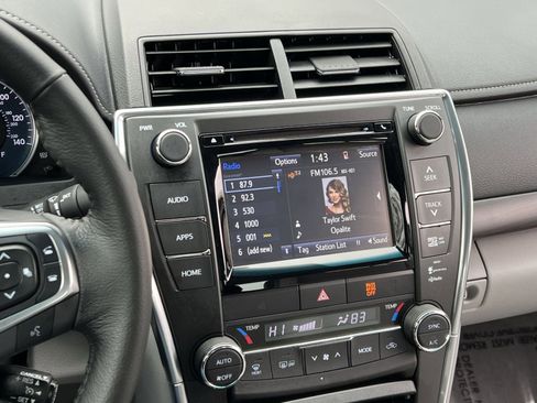 Used 2015 Toyota Camry XLE image 16