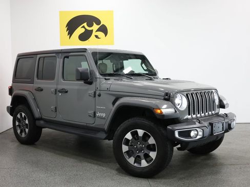 Used 2022 Jeep Wrangler Unlimited Sahara w/ Dual Top Group AWD/4WD image 2