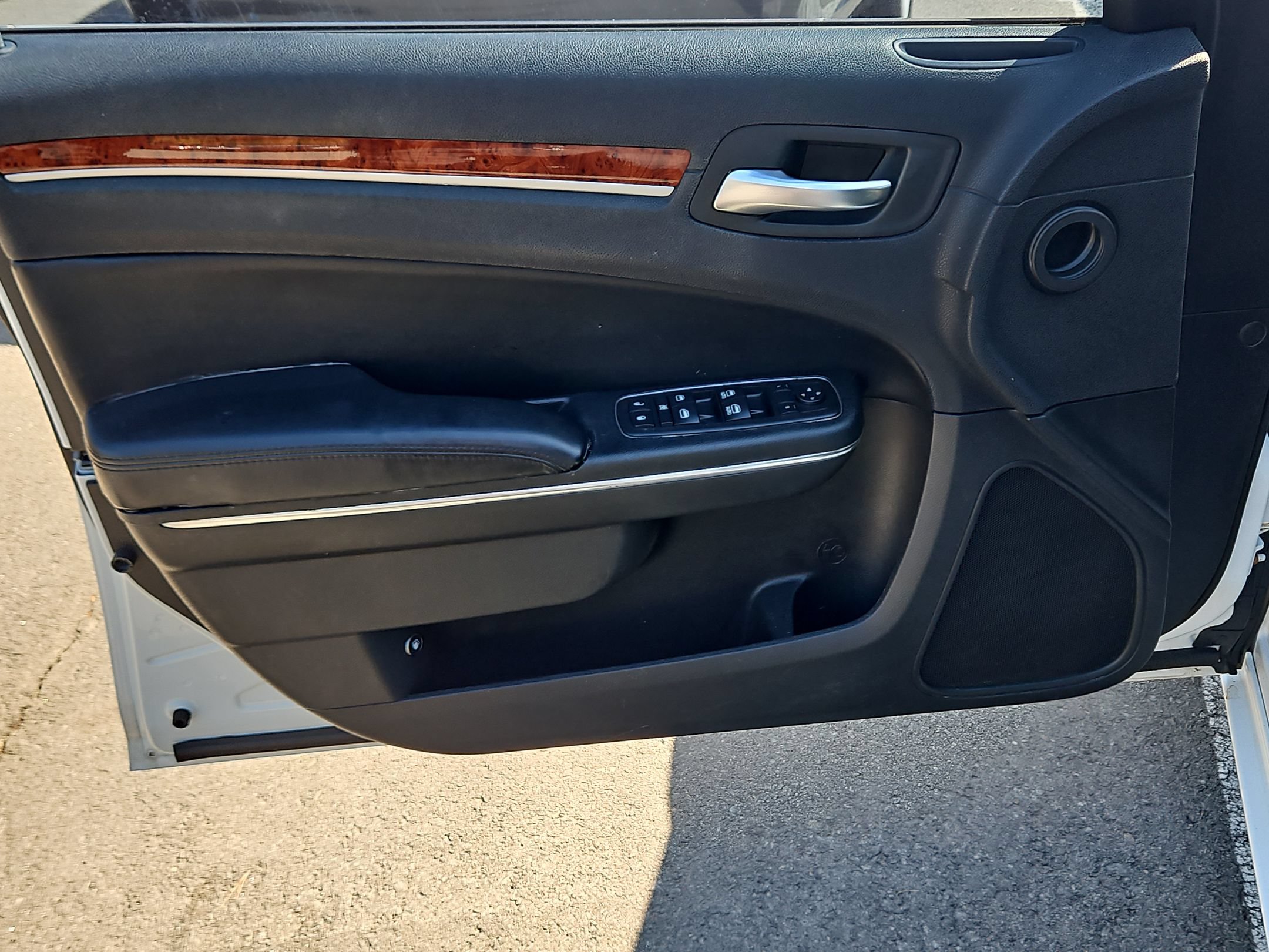 Used 2014 Chrysler 300 RWD image 20