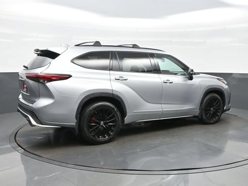 Used 2023 Toyota Highlander XSE AWD/4WD image 6