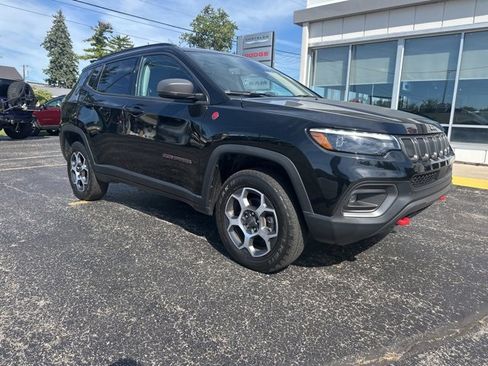 Used 2022 Jeep Compass Trailhawk w/ Trailhawk Elite Group image 2