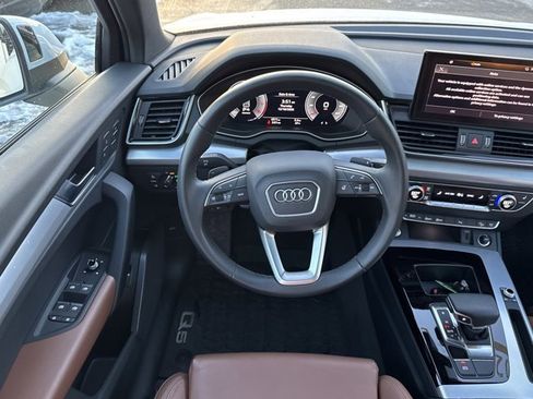 Used 2025 Audi Q5 2.0T Premium w/ Convenience Plus Package image 13