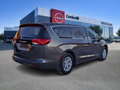 Used 2023 Chrysler Voyager LX FWD image 6