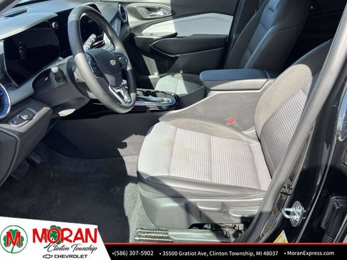 Certified 2024 Chevrolet Trax LT w/ Driver Confidence Package FWD image 17